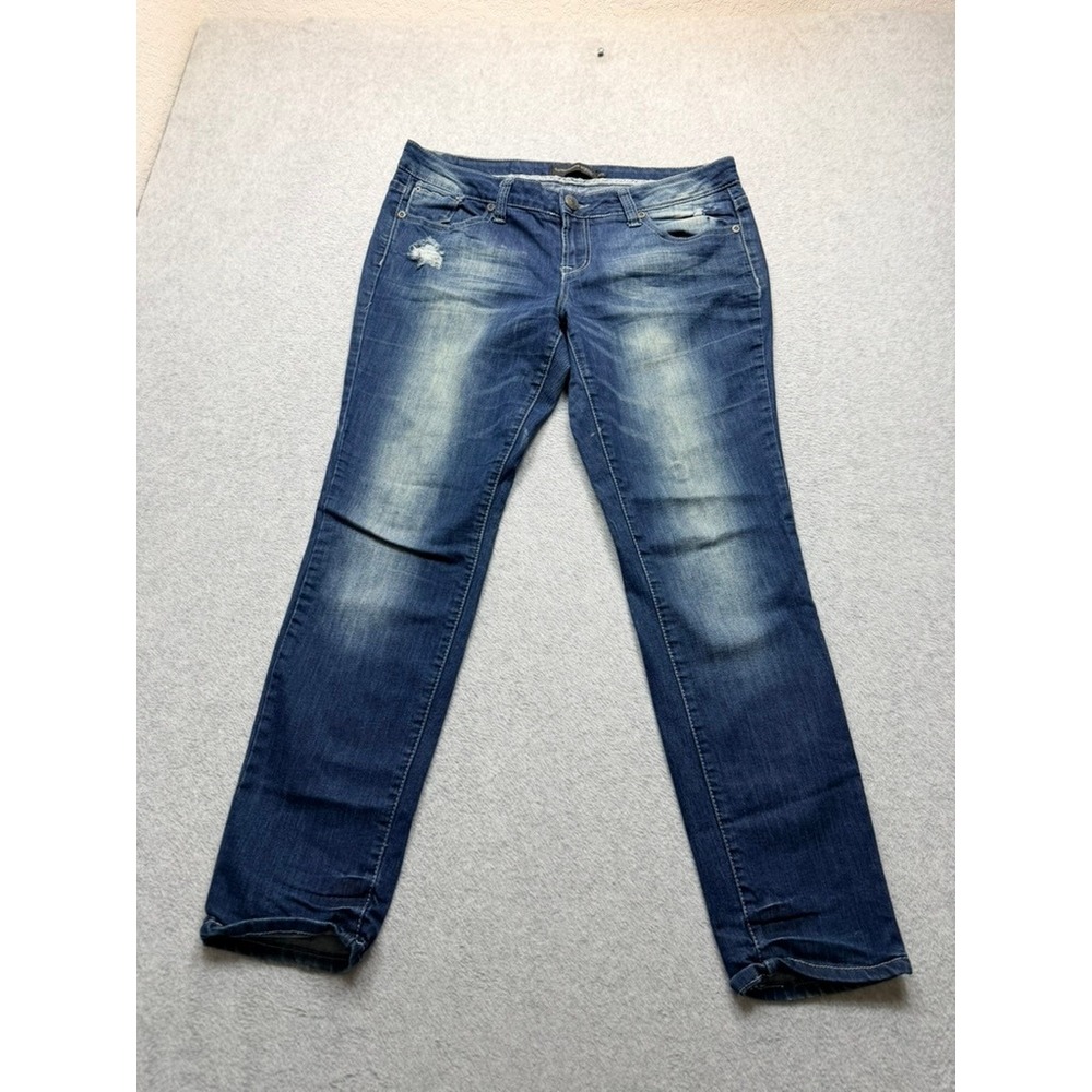 Twentyone Black by Rue21 Women Medium Wash Straight Leg Jeans 13/14 Distressed